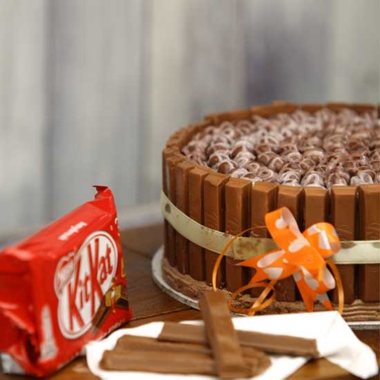 Kitkat cake